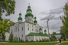 Yeletsky monastery cathedral was modeled after that of Kyiv Pechersk Lavra. Note the contrast between its austere 12th-century walls and baroque 17th-century domes.