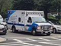 ボンネットに描かれているAMBULANCEの 鏡文字（アメリカ）