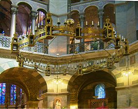 Chandelier de Barberousse (XIIe siècle), dans la chapelle palatine d'Aix-la-Chapelle.