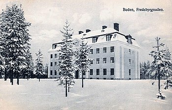 Försvarsområdesstabens stabsbyggnad åren 1942–1943 samt 1953–1966.