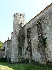 Tourelle d'escalier accolée côté nord et contreforts de la nef