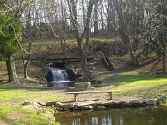 Spillway regulates waterflow