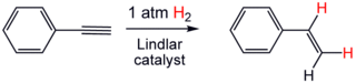 Hydrogénation partielle du phénylacétylène par l'action du catalyseur de Lindlar.