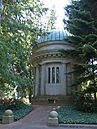 Mausoleum der Familie Quandt, auf dem Friedhof