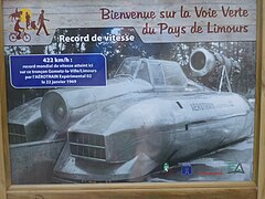 Panneau sur le record de vitesse de l'aérotrain.