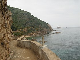 L'iîle du lion apparait au fond de l'image.