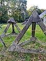 Tétraèdres en béton : obstacles déposés sur les plages par l'armée allemande pour gêner le débarquement éventuel de péniches de débarquement et chars alliés en cas de tentative de débarquement (Musée de la Résistance en Bretagne).