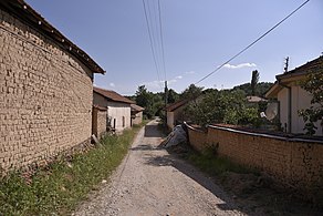 Улица во западниот дел на селото