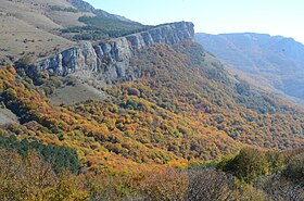 Вид на Сарпа-Кая с вершины Пахкал-Кая