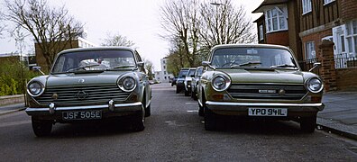 Morris 1800 Mark I (à gauche) et plus tard la Mark III ; vue avant de comparaison