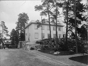 Villa på Ekorrvägen 1, hus nr 28 i utställningen, arkitekt Rolf Bolin. Villan har 6 rum och kök.