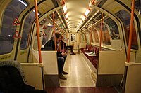 Fahrzeug der zweiten Generation der Glasgow Subway mit abgeschrägten Seitenwänden zur Anpassung an das Tunnelprofil