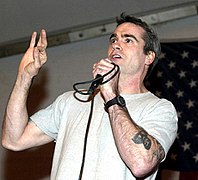 Henry Rollins interprète le lieutenant Mueller.