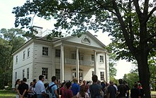 Tour guide lecturing in Italian at Morris-Jumel Mansion