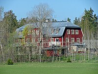 Kyrkskolan sedd från Hässlingbyvägen.