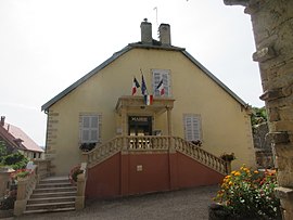 The town hall in Courbouzon