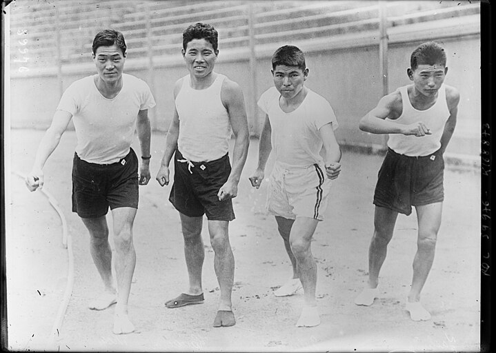 Marathoniens japonais 1920.jpg
