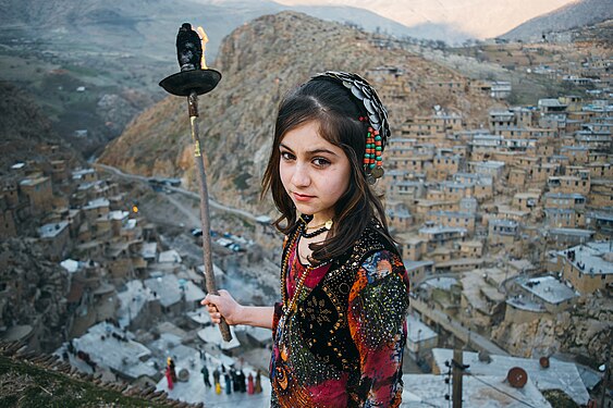 A village girl, Palangan, Kurdistan, Iran von Salar.arkan, CC BY-SA 4.0