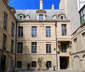 Façade north of the courtyard