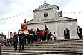 Processione: uscita dalla Chiesa di San Pietro e Paolo