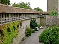 Rempart, chemin de ronde.