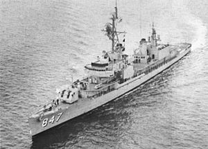 USS Robert L. Wilson (DD-847) underway in 1964