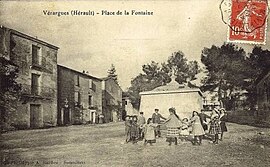 An old postcard view of Vérargues