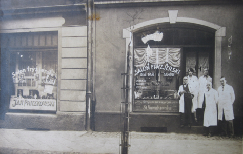 Picture of the hairdressing shops ca 1920s