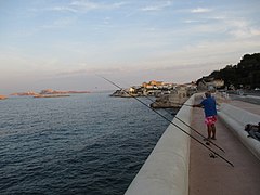 Lever de soleil sur le plus long banc du monde et Îles du Frioul.