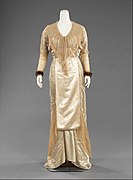 Robe de soirée, v. 1910.