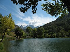 Une vue du lac du Lauzet.