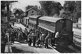 La rame du « Refoulons » composée de deux voitures Bidel en gare de Montmorency dans les années 1950.