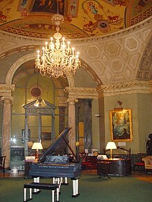 The interior of Steinway Hall's rotunda, which had a piano showroom, prior to the construction of the residential tower