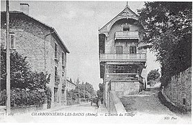 L'entrée de la rue des eaux, très étroite avant le déplacement de l'immeuble de la maison de la presse.