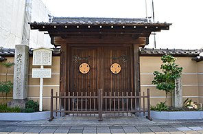 The Seigan-ji former family villa was the birthplace of Minamoto no Yoritomo, founder of the Kamakura Shogunate.