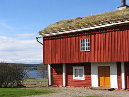 Sjön Usken vid Siggebohyttans bergsmansgård.