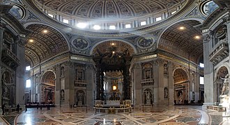 Vue au grand-angle de l'intérieur de la basilique et de l'autel