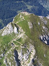 Der Schartenweg beginnt im Kar zwischen dem Gimpel und der Roten Flüh