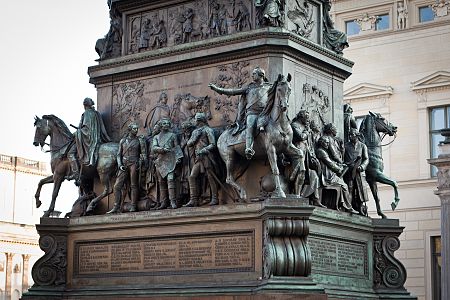 Mounted (left): Duke Ferdinand. Partial Relief: Augustus and Belling. Foreground: Kleist, Dieskau, Winterfeldt. Mounted (right): Seydlitz.