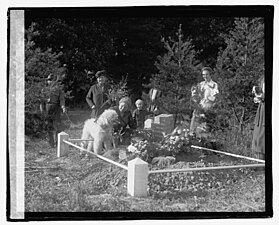 Dog funeral at Aspin Hill Memorial Park (1921) in Silver Spring, Maryland
