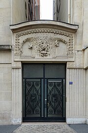 Birds – Quai d'Orsay no. 55 in Paris, designed by Louis-Hippolyte Boileau and carved by Léon Binet (1913)