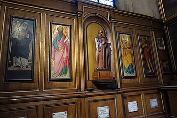 Statue et panneaux peints de la chapelle Saint-Joseph.