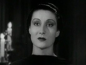 Глория Холден в фильме «Дочь Дракулы» (1936)