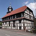 Evangelische Kirche St. Ulrich mit künstlerischer Ausstattung und Kirchhof