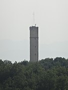 Château d'eau situé au sud du village.