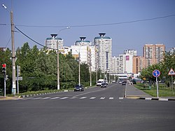 Мячковский бульвар в месте его пересечения с Новомарьинской улицей