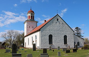 Kyrkan från sydöst.