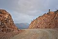 طريق ترابي في جزيرة سقطرى ، اليمن.