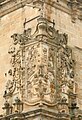 Armoiries à l'angle de la façade du palais de la Conquista.