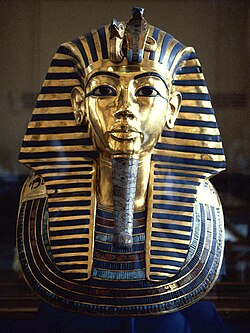 מסכת המוות של תות ענח' אמון המוצגת במוזיאון המצרי.